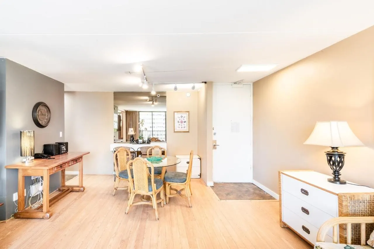 Spacious 14Th Floor Corner Suite, Partial Diamond Head And Ocean Views, Free Parking! Honolulu