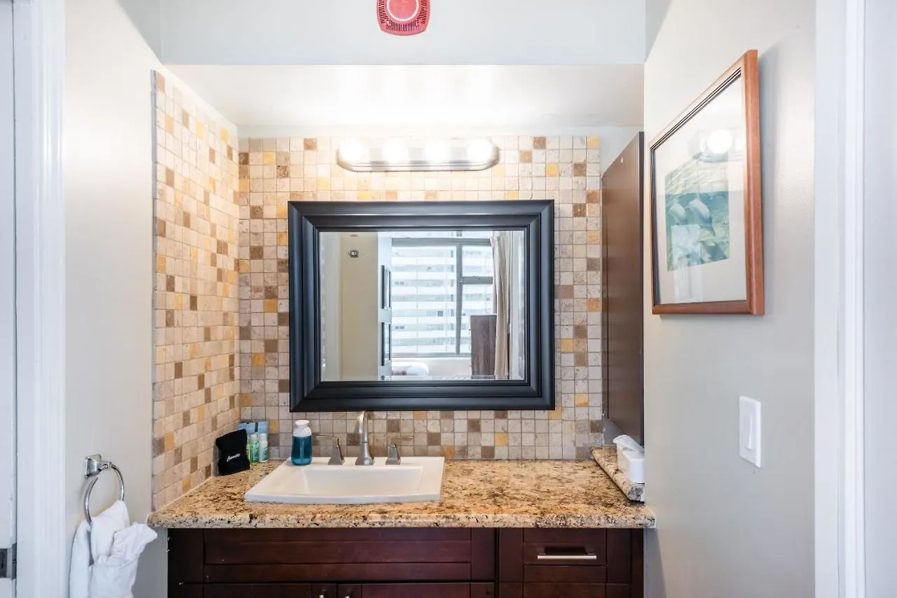Spacious 14Th Floor Corner Suite, Partial Diamond Head And Ocean Views, Free Parking! Honolulu Apartment
