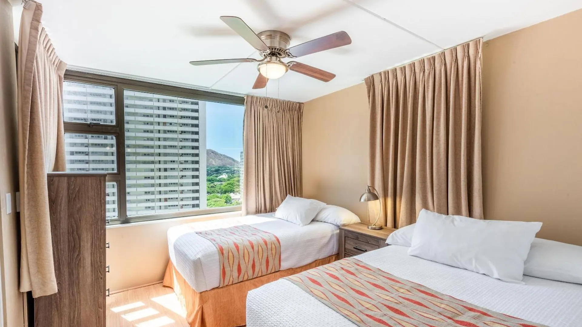 Spacious 14Th Floor Corner Suite, Partial Diamond Head And Ocean Views, Free Parking! Honolulu United States