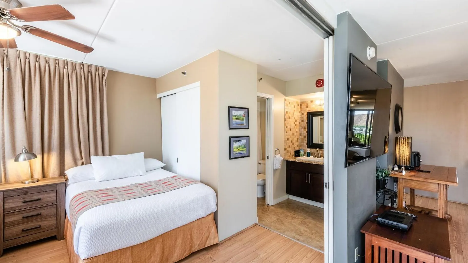 Spacious 14Th Floor Corner Suite, Partial Diamond Head And Ocean Views, Free Parking! Honolulu