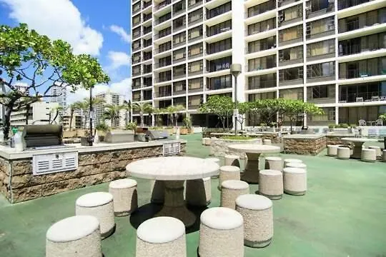 Spacious 14Th Floor Corner Suite, Partial Diamond Head And Ocean Views, Free Parking! Honolulu