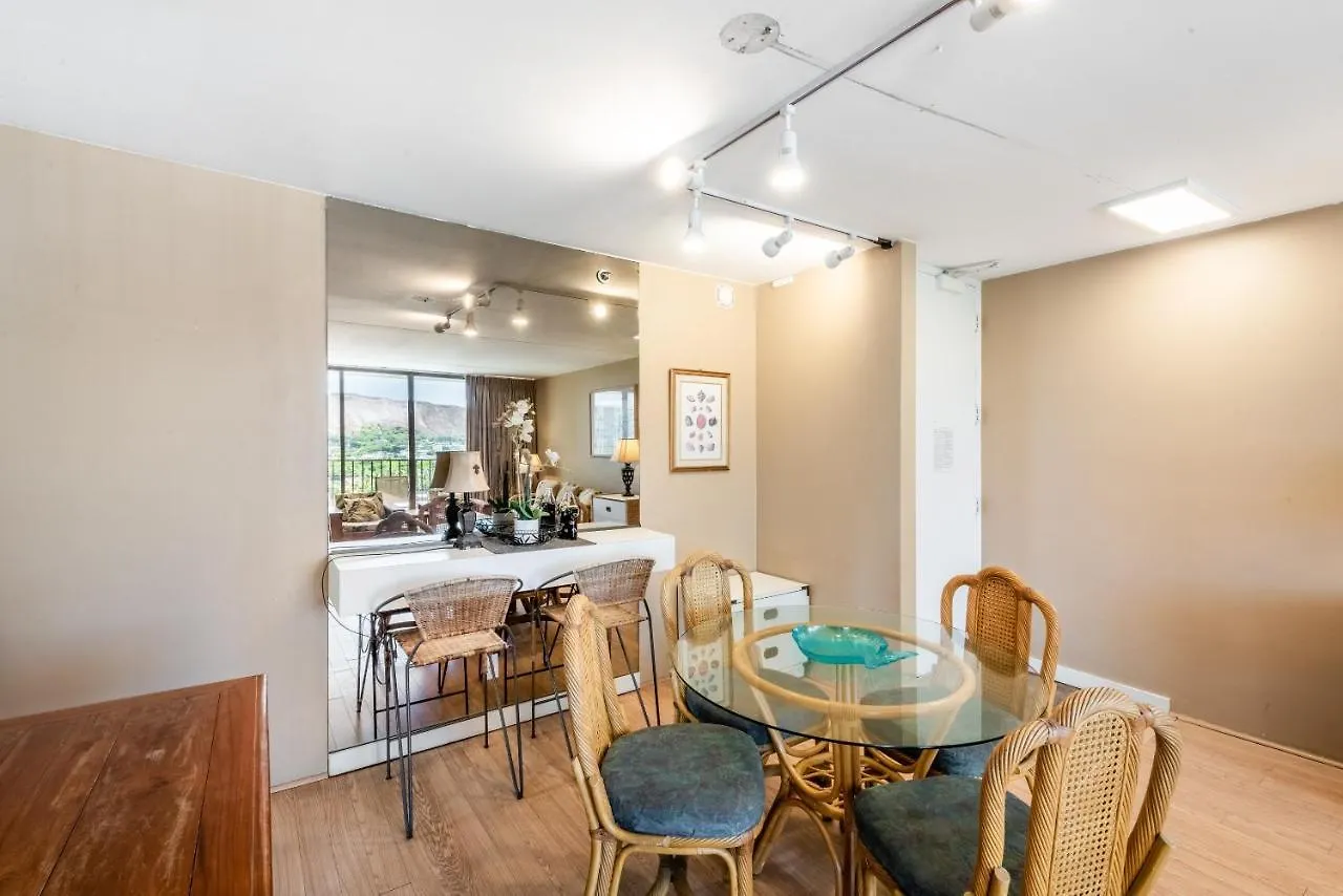 Spacious 14Th Floor Corner Suite, Partial Diamond Head And Ocean Views, Free Parking! Honolulu Lägenhet