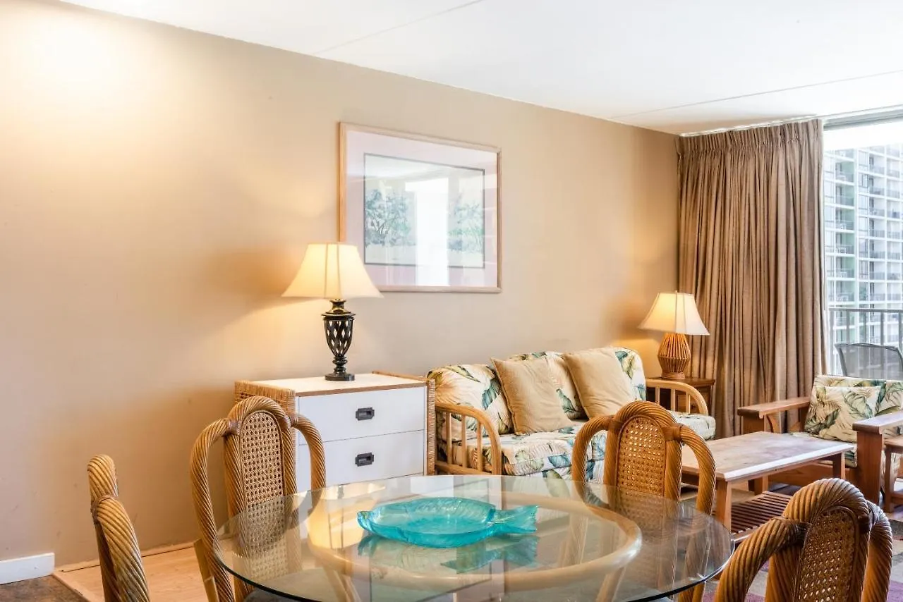 Spacious 14Th Floor Corner Suite, Partial Diamond Head And Ocean Views, Free Parking! Honolulu