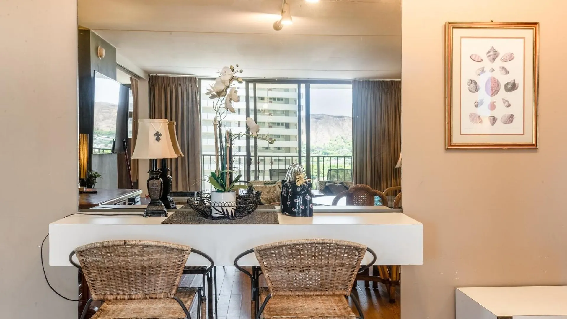 Spacious 14Th Floor Corner Suite, Partial Diamond Head And Ocean Views, Free Parking! Honolulu USA